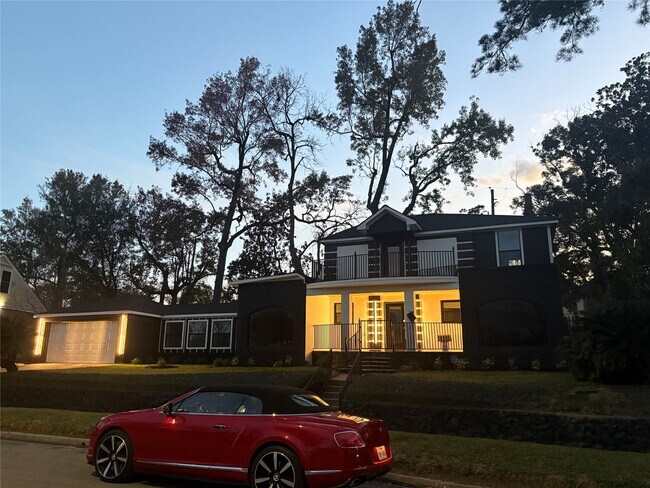 Photo - 1820 N MacGregor Way