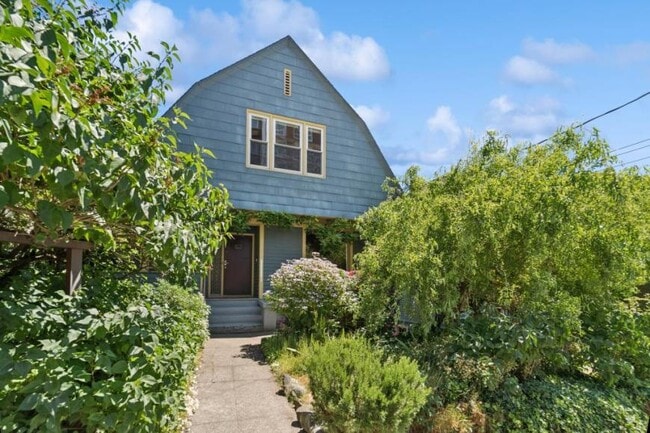 Photo - 3 bedroom in Seattle WA 98109