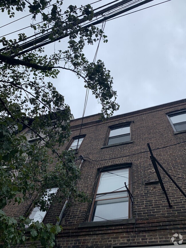 Building Photo - 805 Clinton St Unit 2F Rental