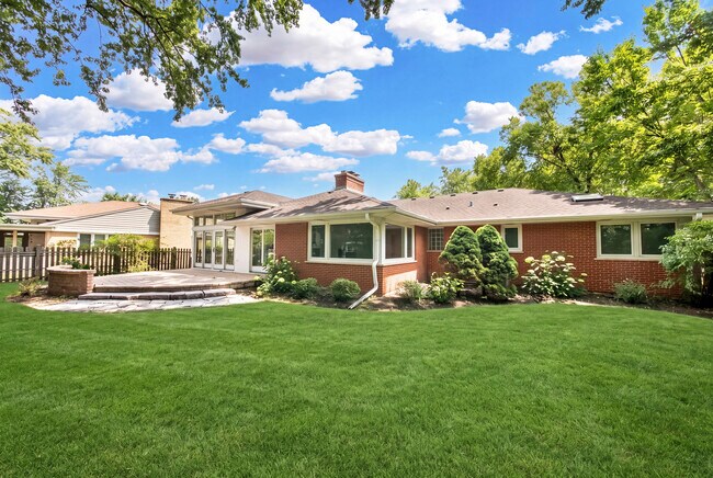 Photo - 924 Brookline Ln