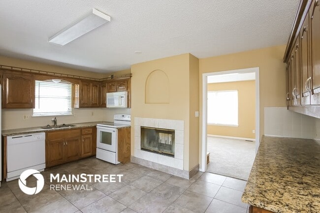 Photo - 933 NE Bristol Dr
