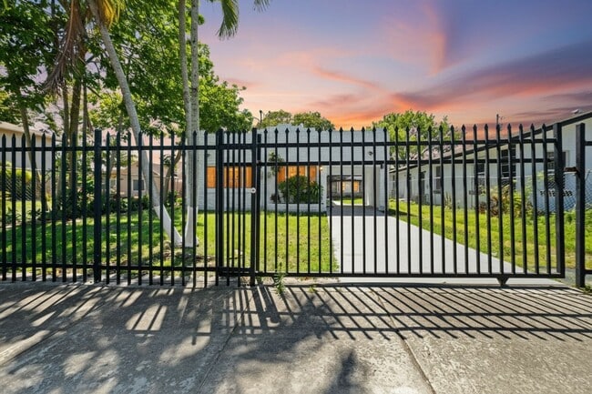 Photo - Charming 3-Bedroom Home in Miami - Comfortable Living in a Prime Location