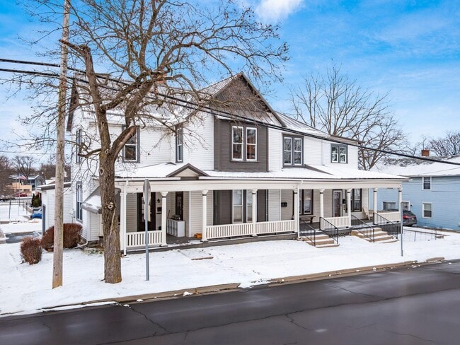 Building Photo - 49 S Liberty St Unit Apt D