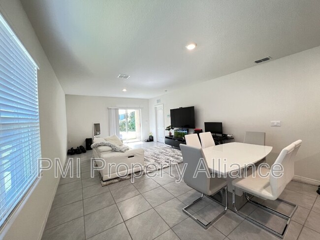 Photo - 617 Autumn Breeze St