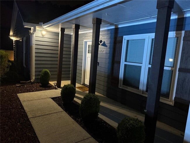 Photo - 1682 Greyleaf Ln SE