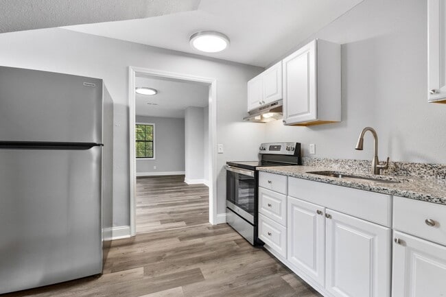 Photo - 2400 Woodbine Ave