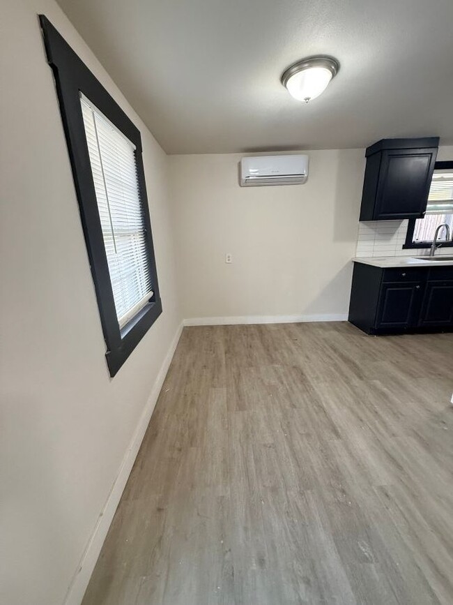 177 W B St