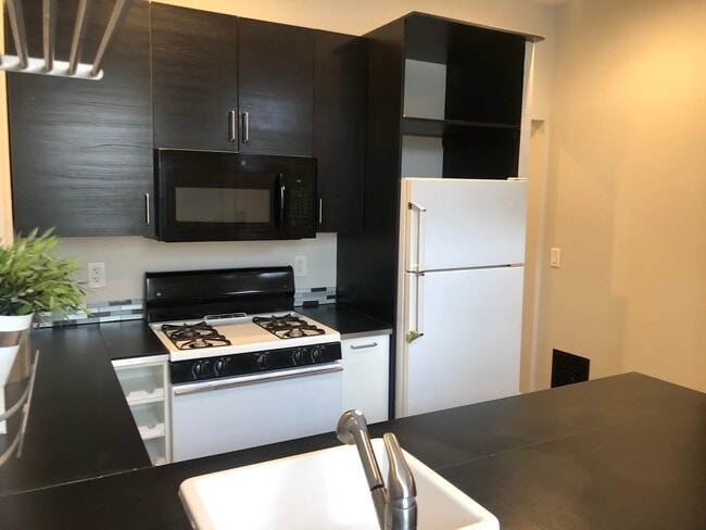 Cocina - 1369 North Ogden Street Unidad Apt. 1