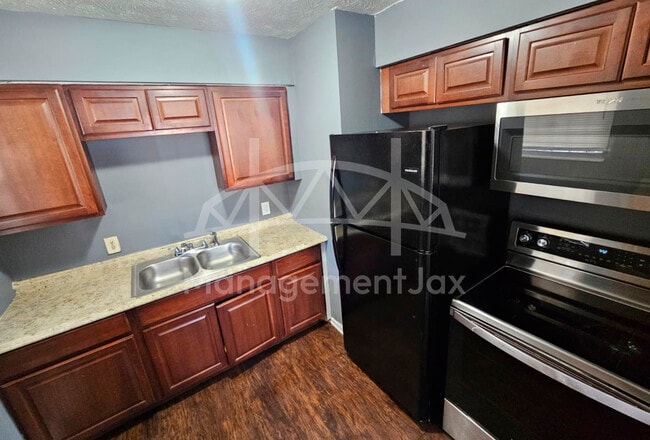 Photo - 1130 W 21st St