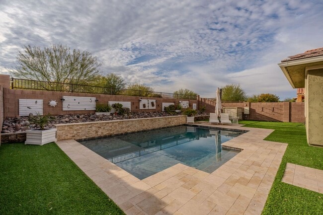 Building Photo - *POOL* Beautiful Gilbert Home Nestled at t...
