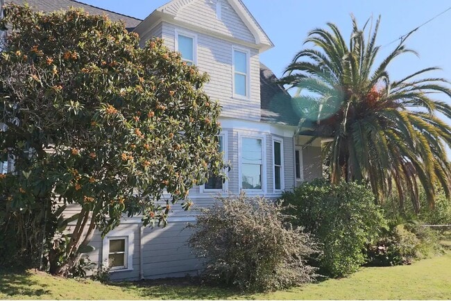 Photo - 2207 E 21st St