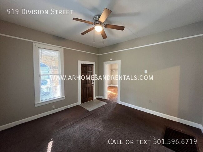 Photo - 919 Division St