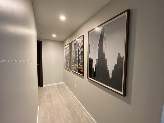 Photo - 1000 Brickell Plaza Unidad 2201