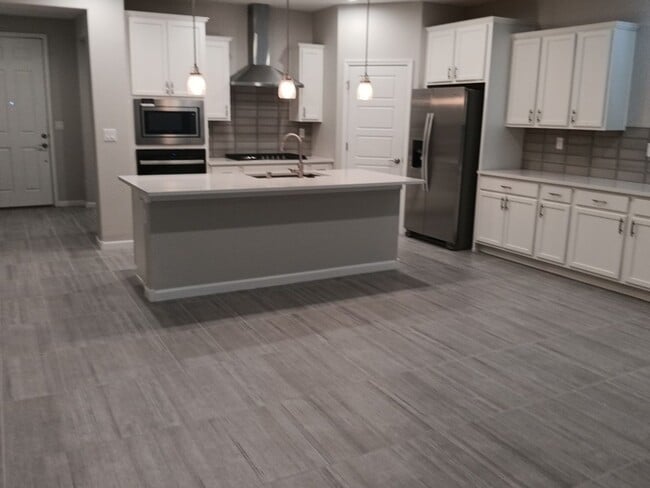 Photo - 3 Bedroom, 2 Bathroom Home! Schedule a Showing!