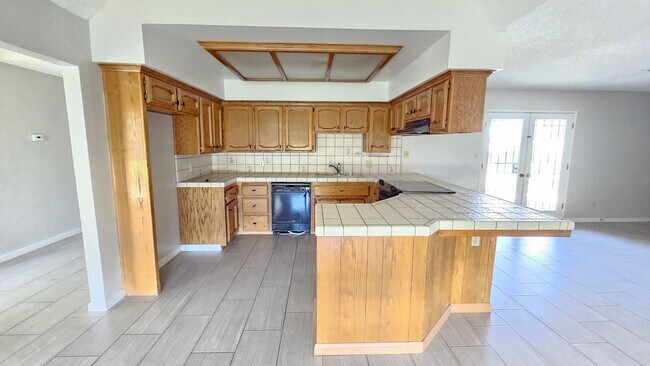 Photo - Irene Gem - 3bd & 2bth