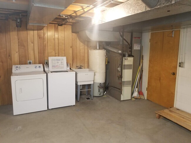 Unit 1 Laundry Room - 5525 Glenridge Dr Unit 1