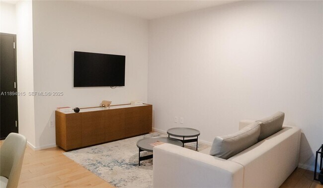 Photo - 398 NE 5th St Unidad 2615