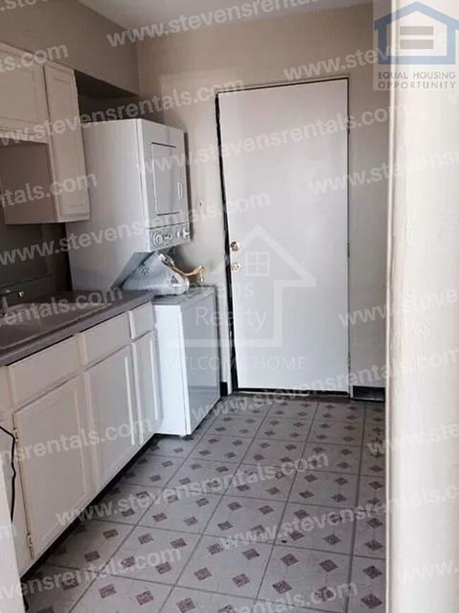 Photo - 2323 NW Bell Ave