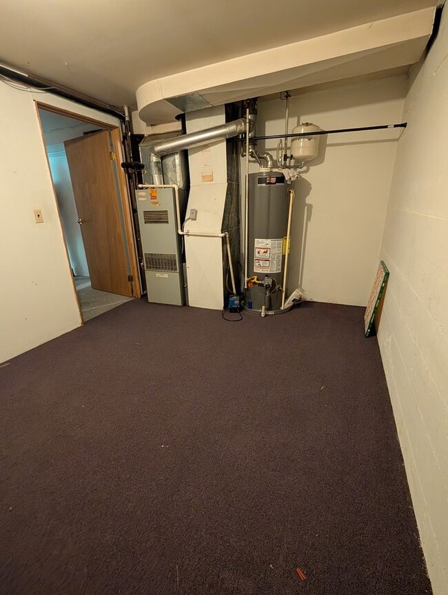 Photo - Spacious 3 Bedroom Normal Hill House with Large Garage