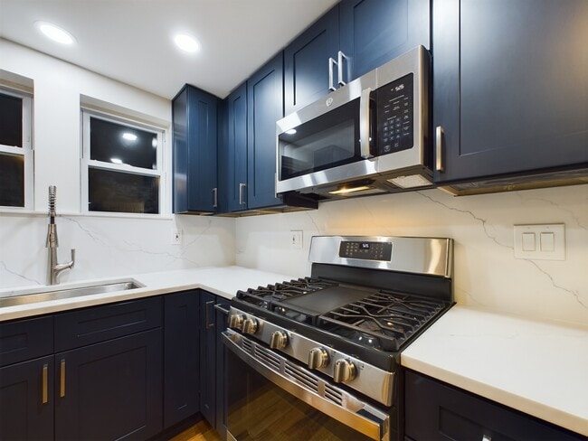 Photo - 9625 Merton Ave