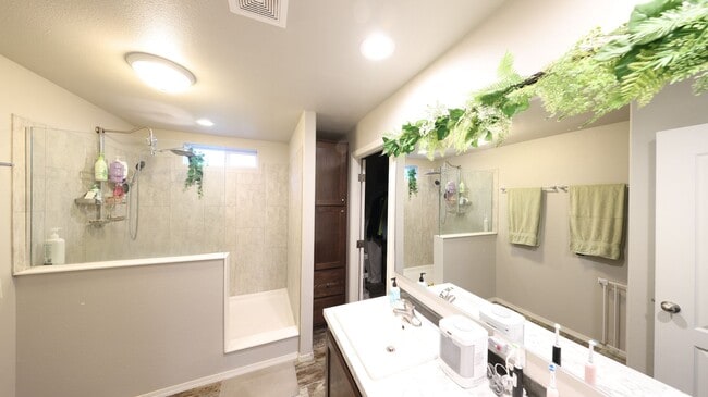 Photo - 3 Bed 2 Bath - Pet Friendly - Groups - NAS Whidbey