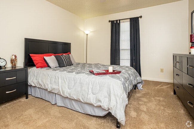 2BR, 1.5BA - 936SF