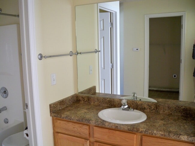 Photo - Beautiful 3 Bedroom Townhome in Sandy!