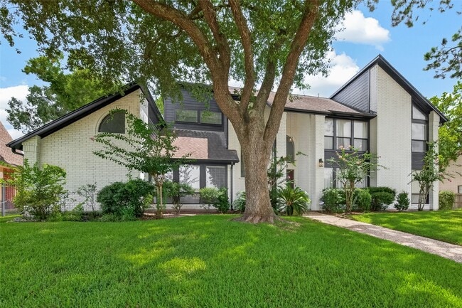 Photo - 15714 Sylvan Lake Dr