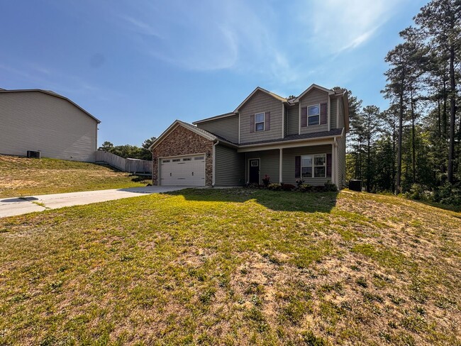Building Photo - Stunning 4 Bed 2.5 Bath Raeford Home on Cul-de-sac