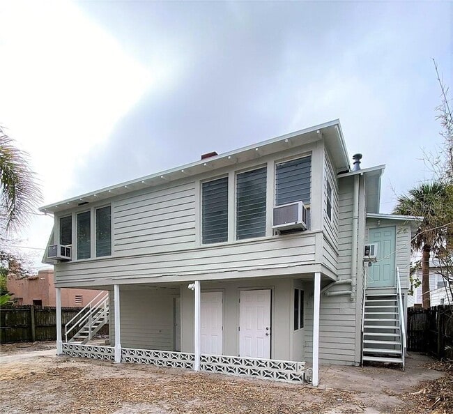 Building Photo - 812 14th St N Unit N