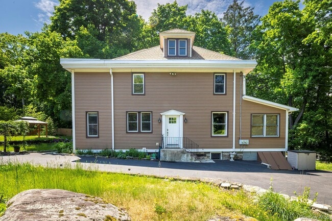 Building Photo - 65 Furnace Dock Rd Unit 2F