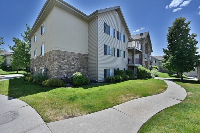 Building Photo - Beautiful 3 Bedroom Condo in Amazing Locat...