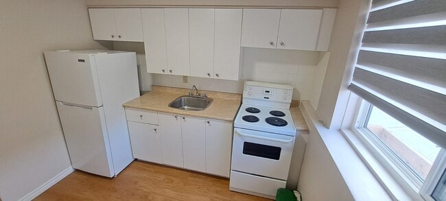 Photo - 10734-108 108 St NW Unit 9