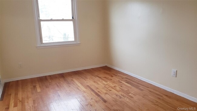 Photo - 15-39-39 208th St