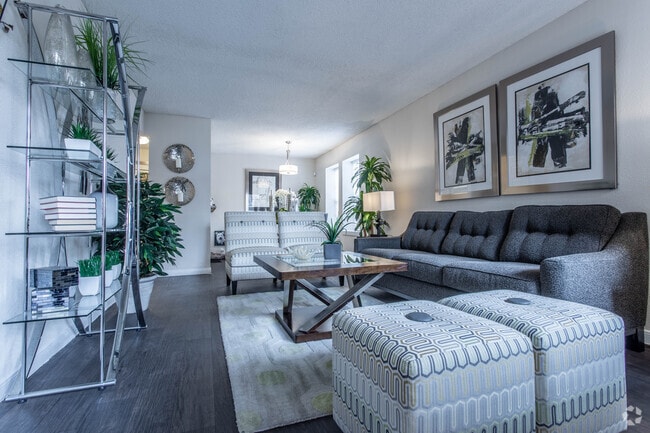 2 BR, 1 BA - 880 SF
