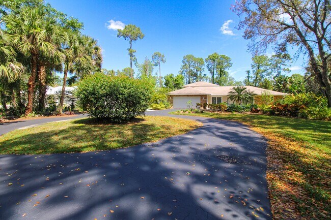 Photo - 4 BED PLUS DEN 3 BATH***POOL HOUSE***AVAILABLE NOW