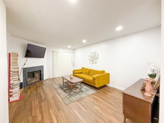Building Photo - 2120 El Paseo St Unit 1207 Rental