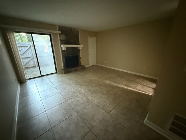 Photo - 6369 Holcomb Way