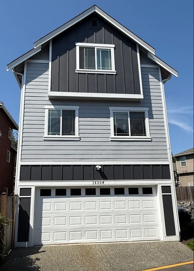 Building Photo - Spacious 3 Bedroom, 3 Bath End-Unit Condo ...