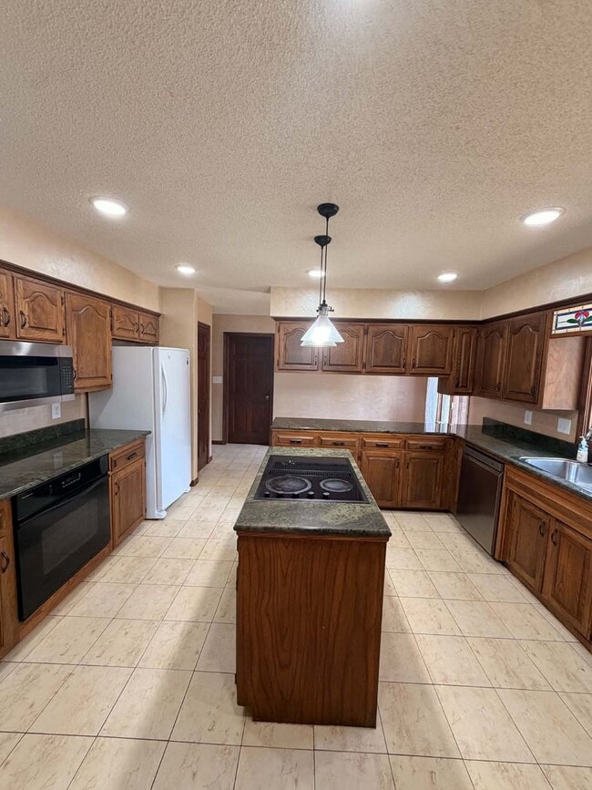 4427 Edgewood Cir