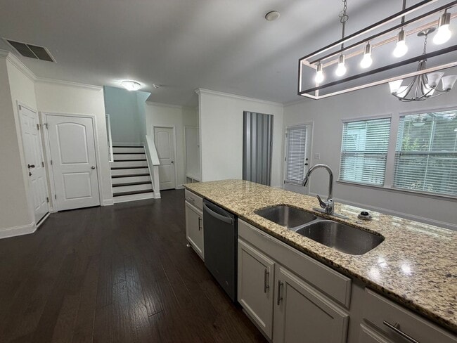 1049 Ellis Pond Dr