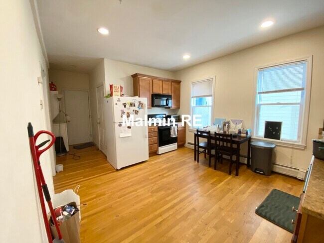 Photo - 143 Hillside St
