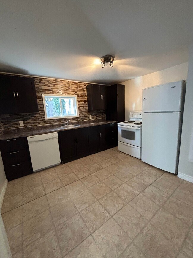 Photo - 1107 Colborne Rd