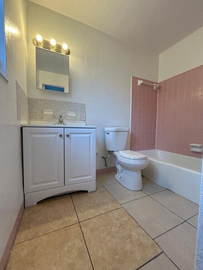 Photo - 123 Erie St Unidad 16