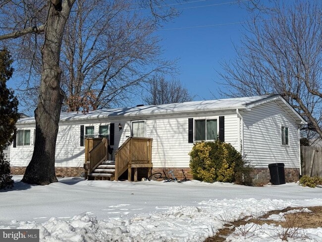 Building Photo - 45910 Halsey Ct