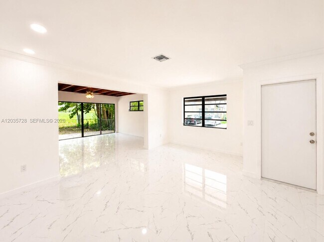 Photo - 401 S Shore Dr