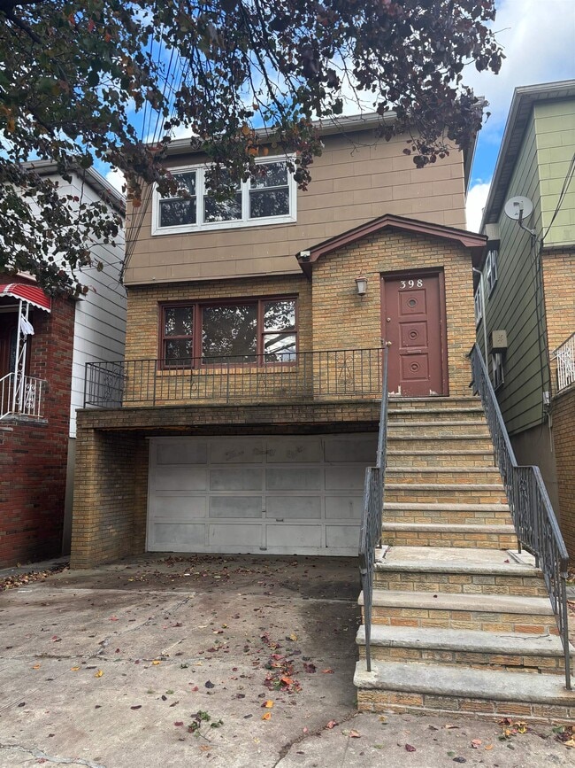 Building Photo - 398 Ege Ave Unit 1