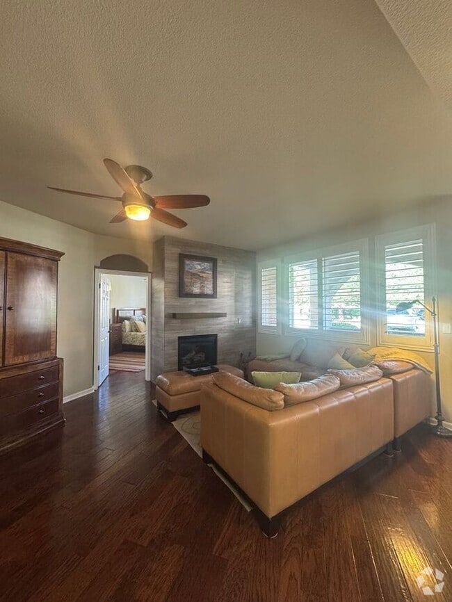 Building Photo - WOW-Factor Alert: Fully Furnished & Remode... Rental