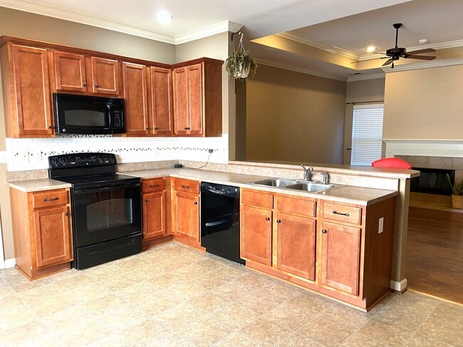 Photo - 422 Holland Lakes Dr N