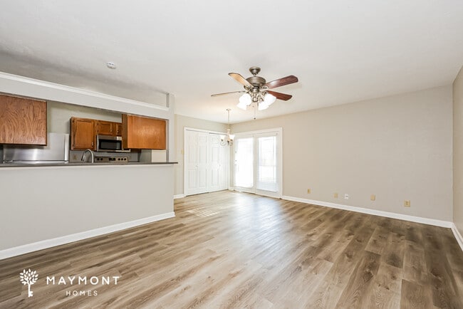 Photo - 7024 Greenview Cir S